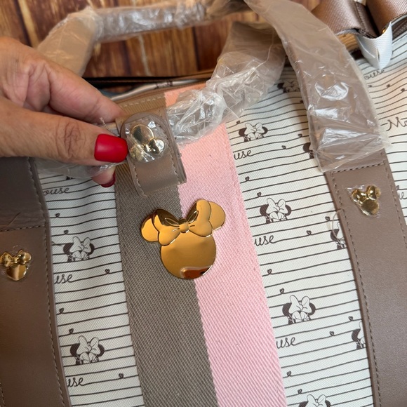 Disney Minnie Mouse Rolling Duffel Bag Women Travel Tote Carry-On - Picture 9 of 14